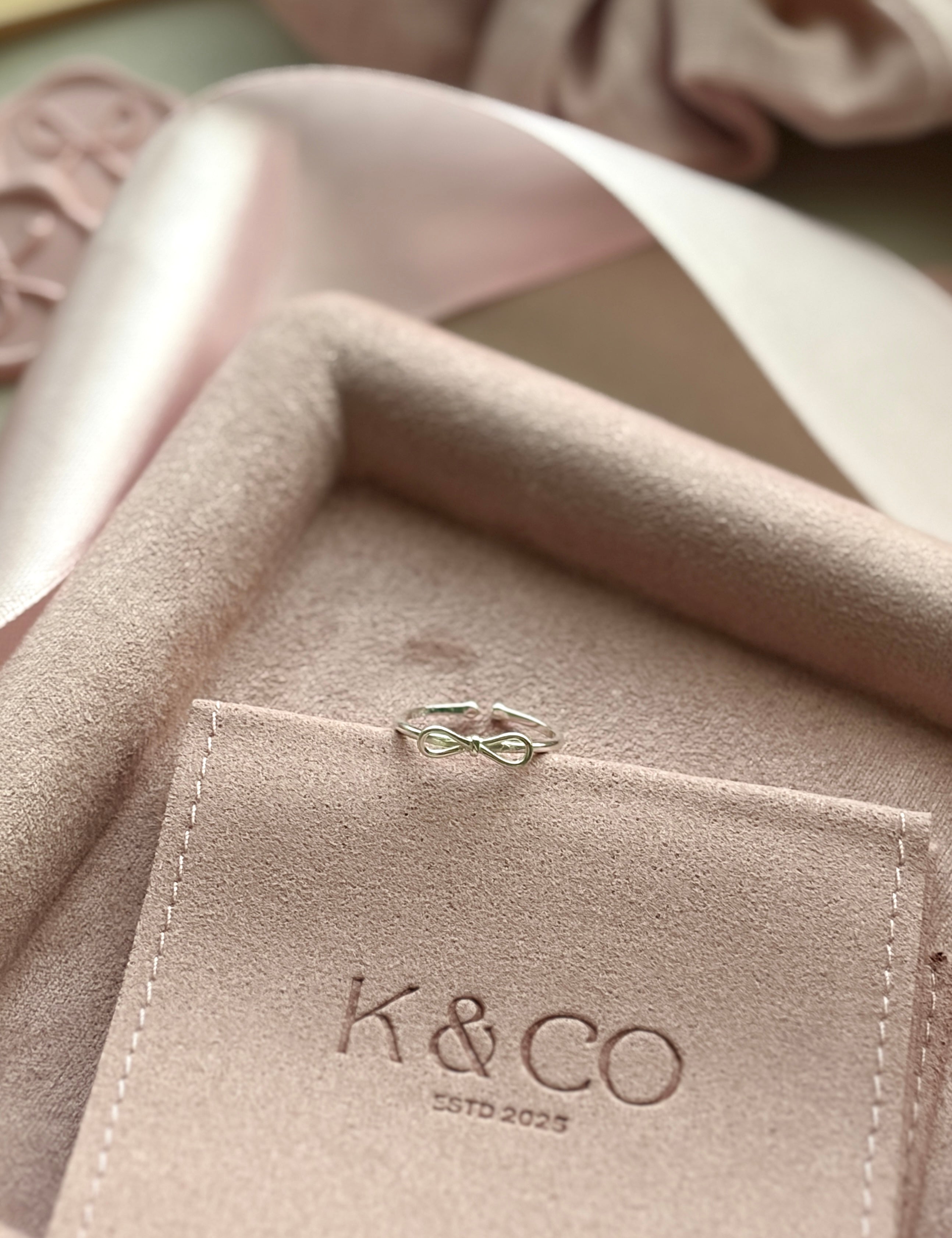 Audrey Ribbon Silver ring